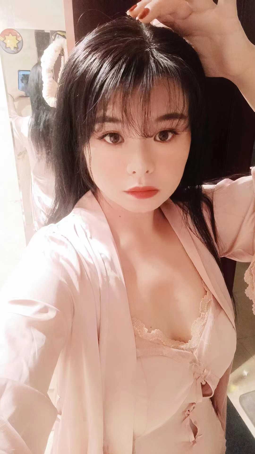叫的很浪，让我欲火焚身