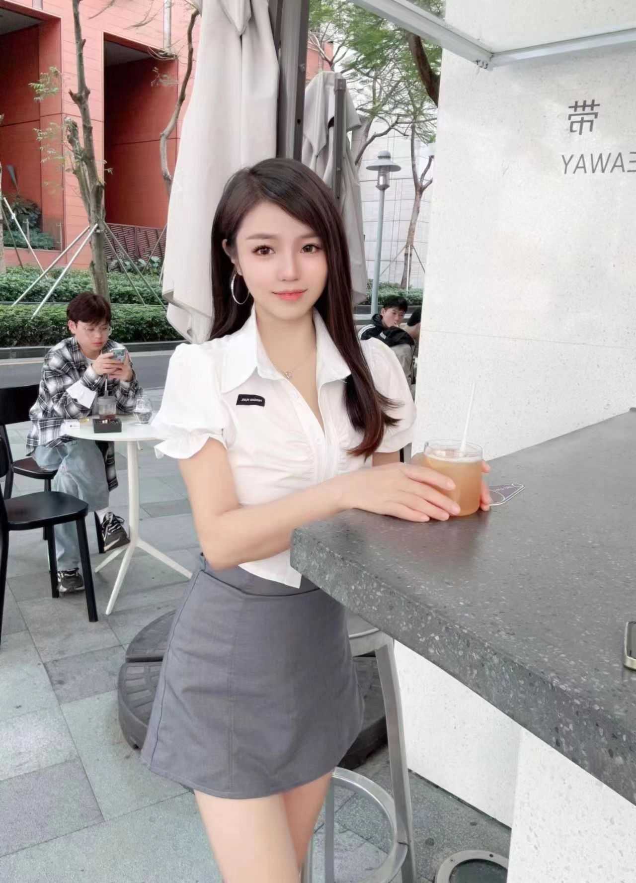 随意我做各种姿势 都很配合