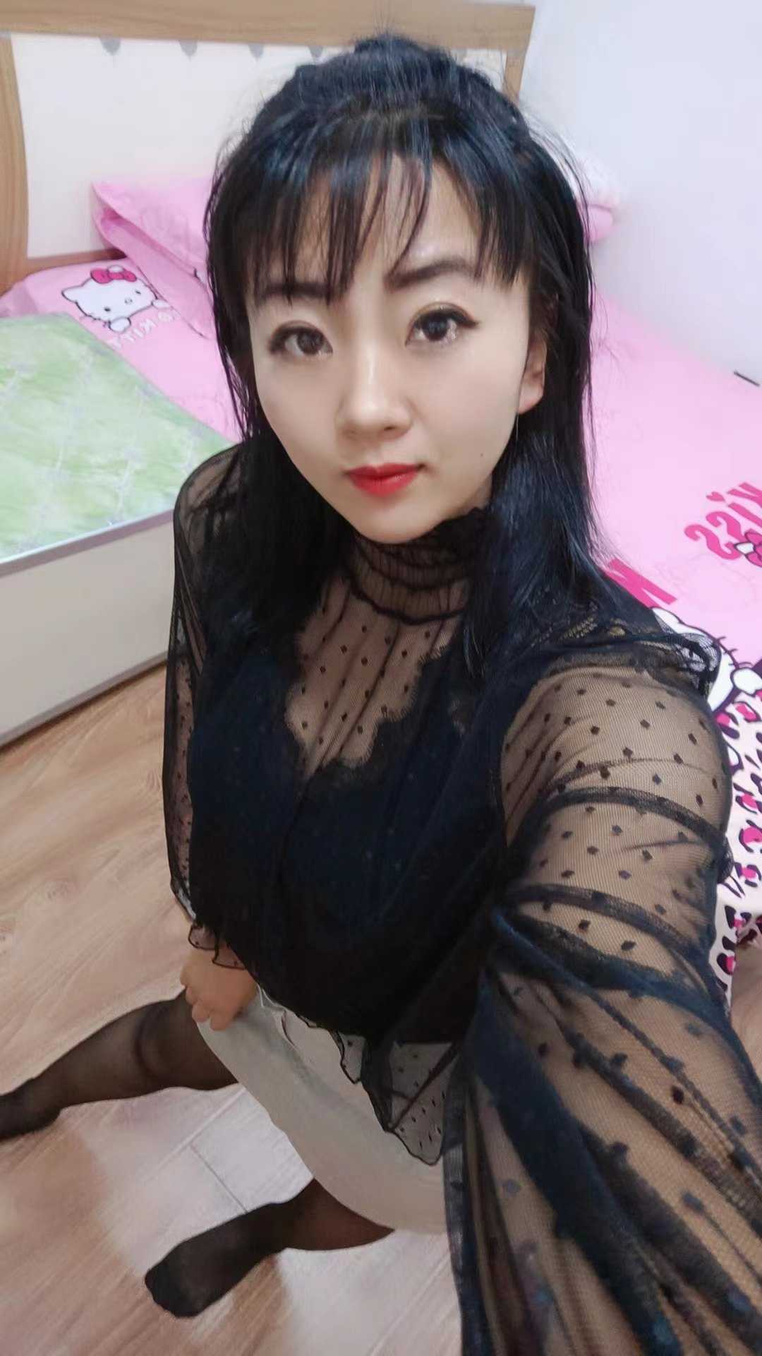 性感妖娆的年轻妹子
