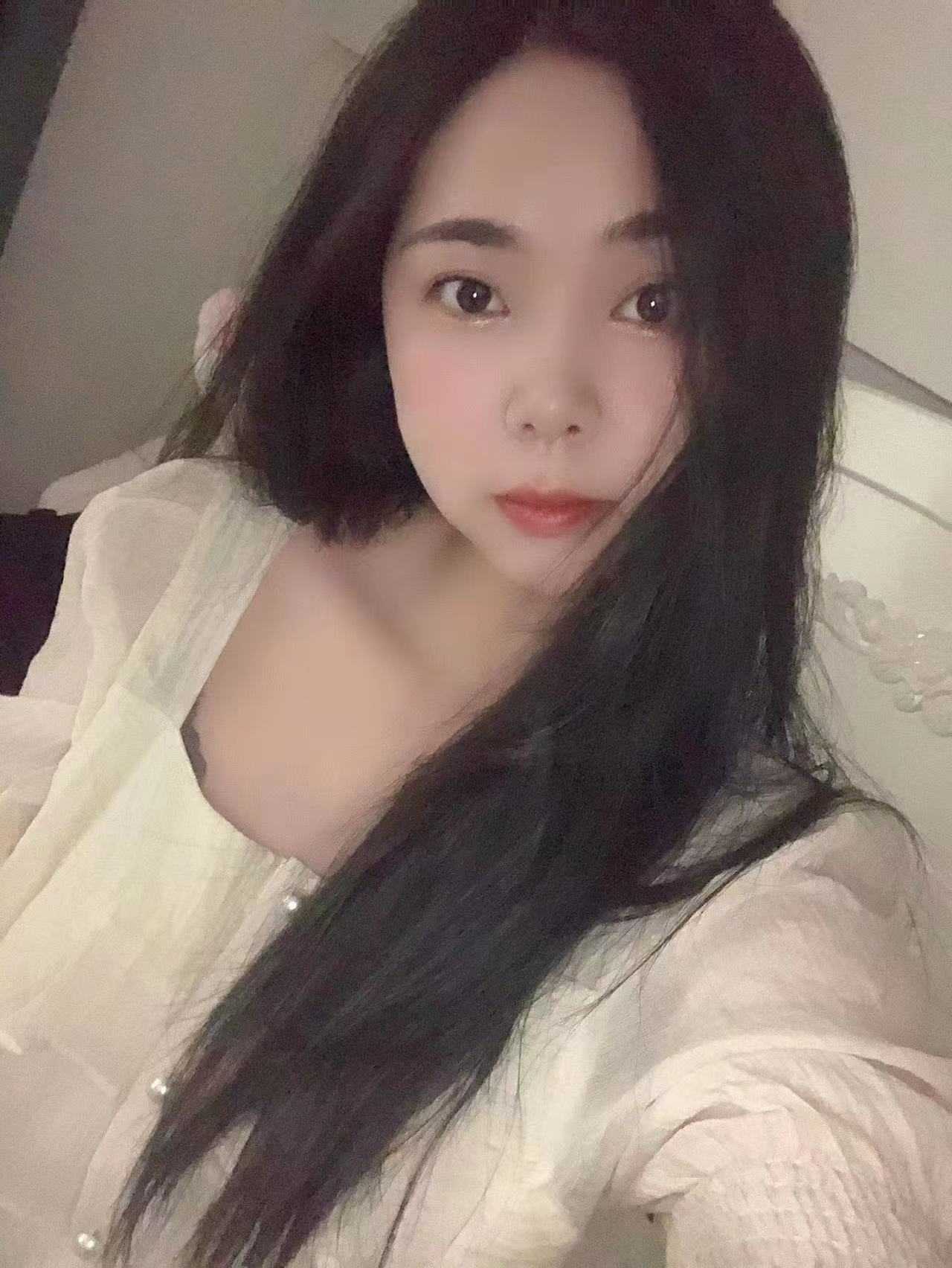 边玩胸边干她