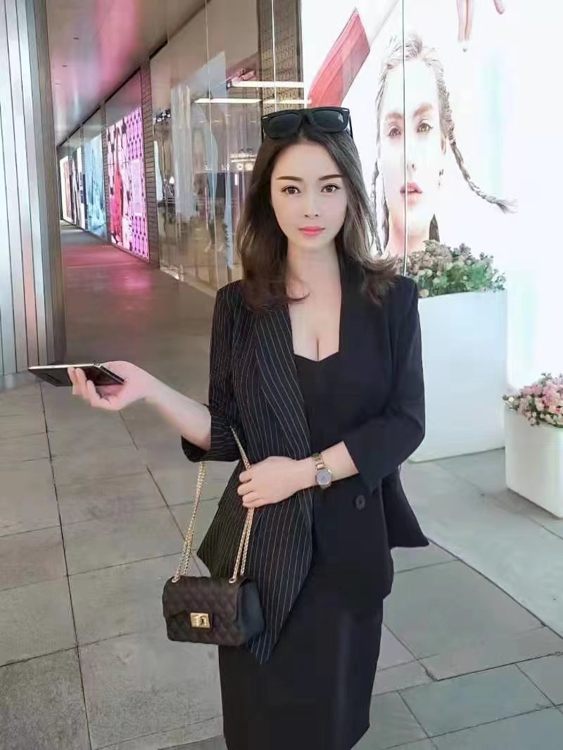 身材火辣的小姐姐