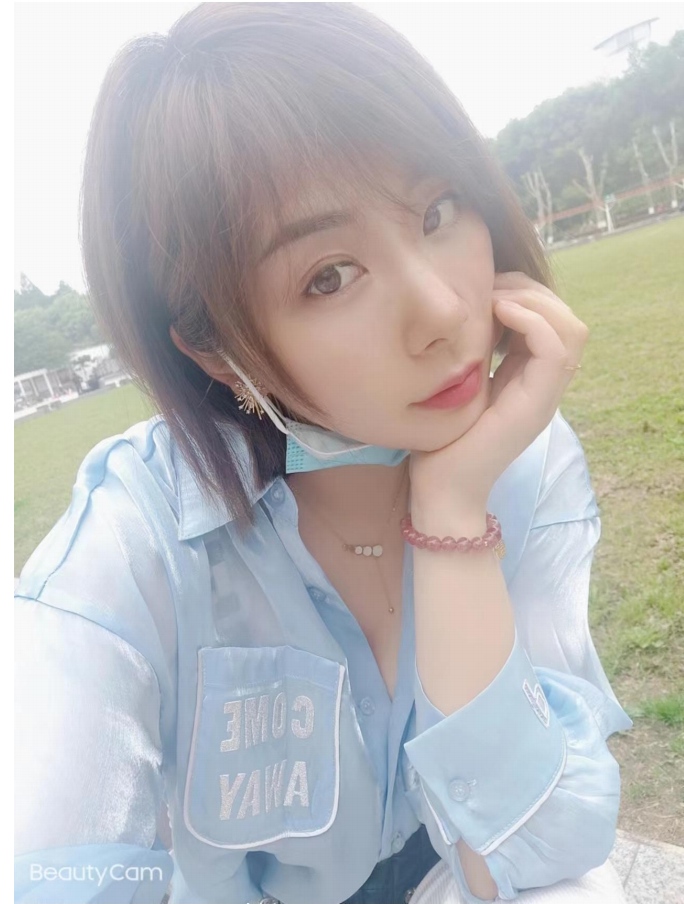 短发性感尤物