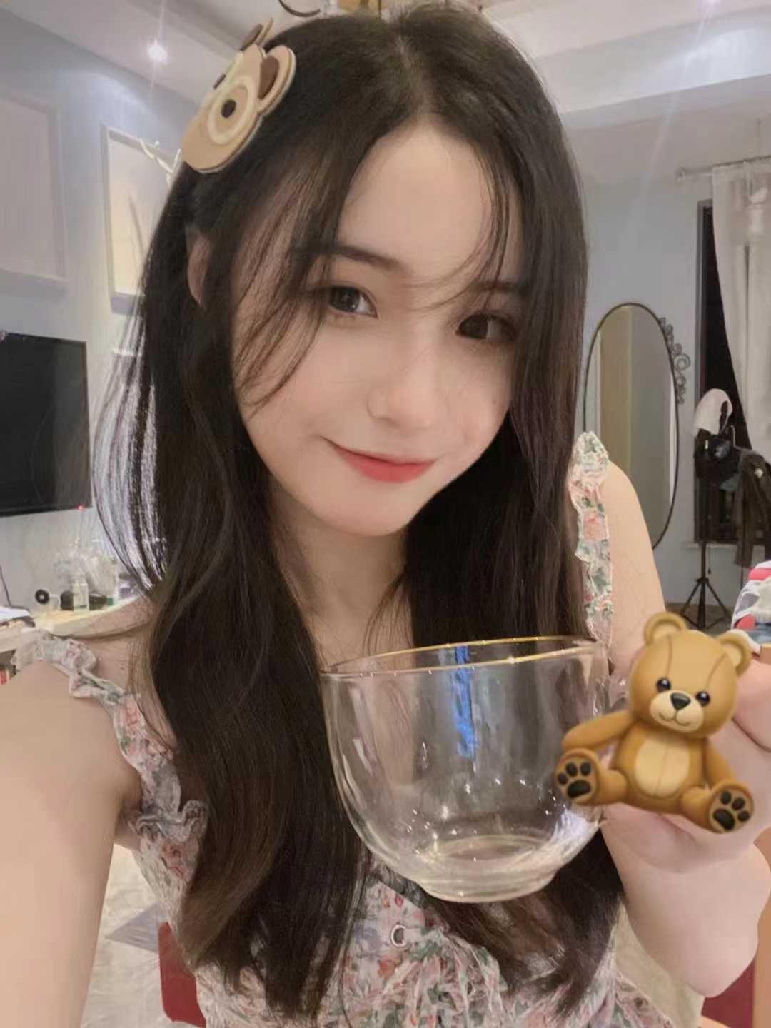 小舌头很灵活，舔的我酥麻酥麻