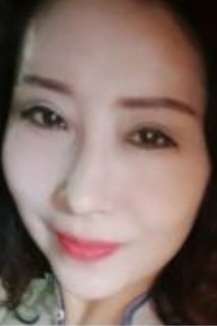 瑜伽翘臀美女少妇