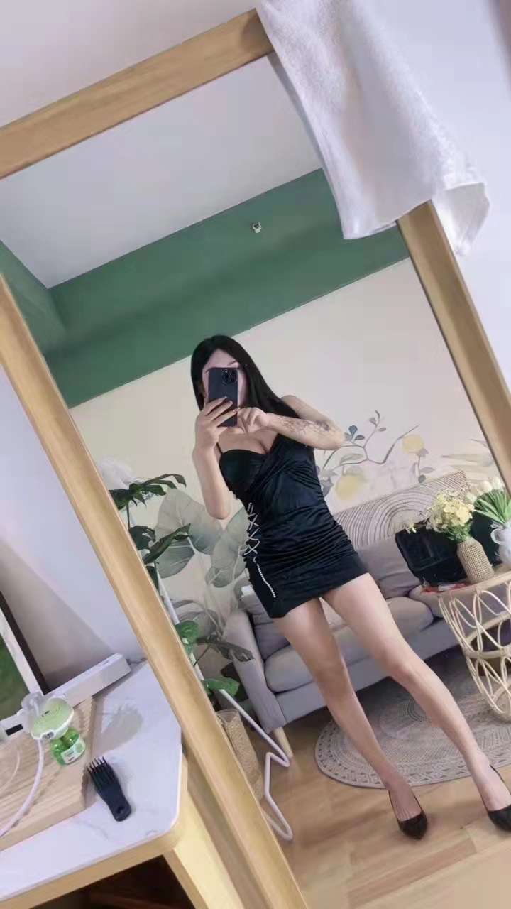 咪咪手感好，制服丝袜