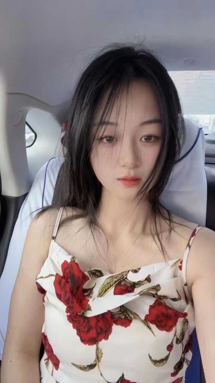 年轻丰满的漂亮小妹