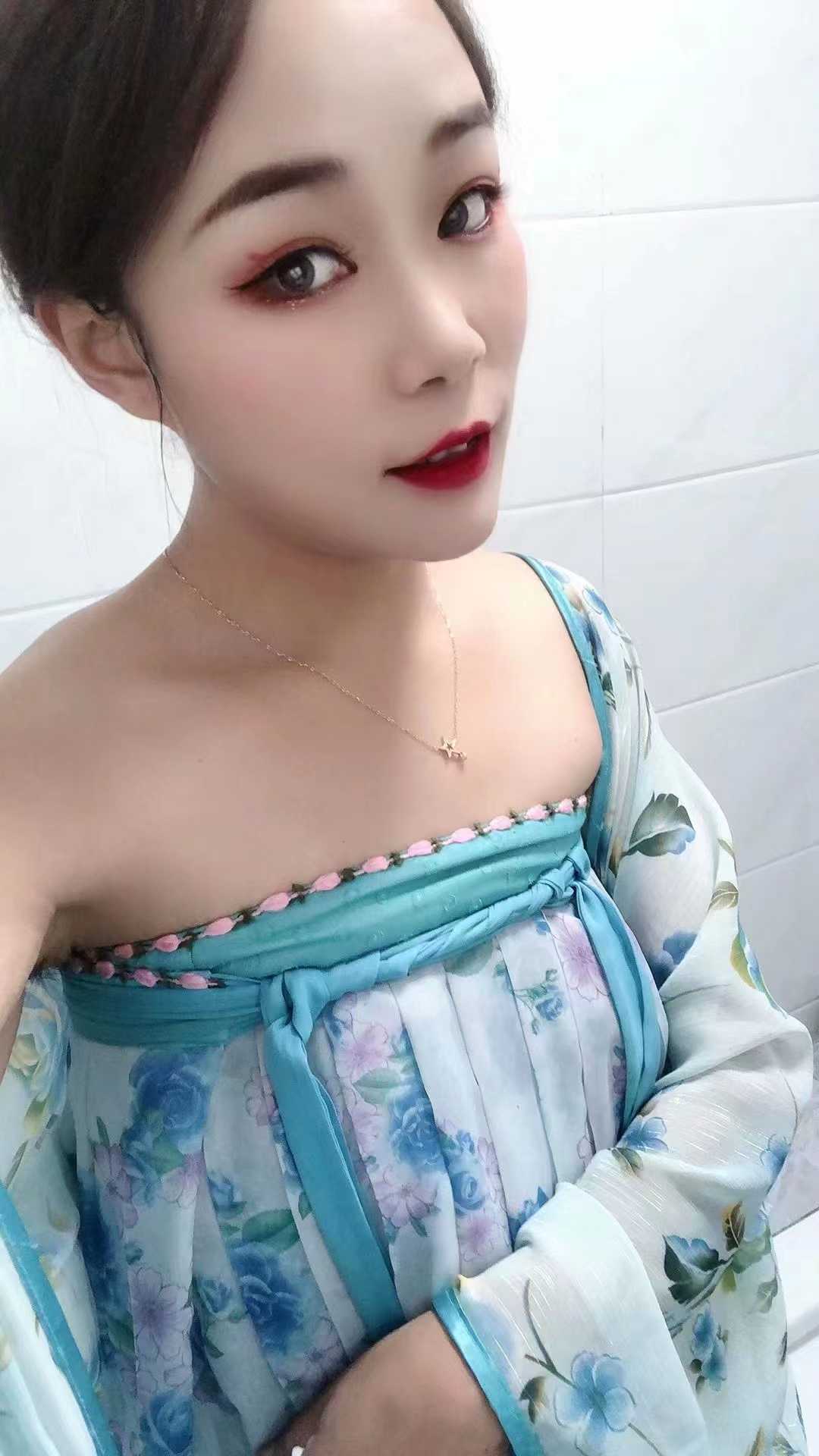 国际饭店附近值得一试的小姐姐