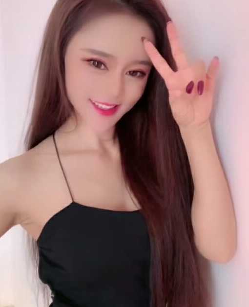 推荐一个胸不错的美女