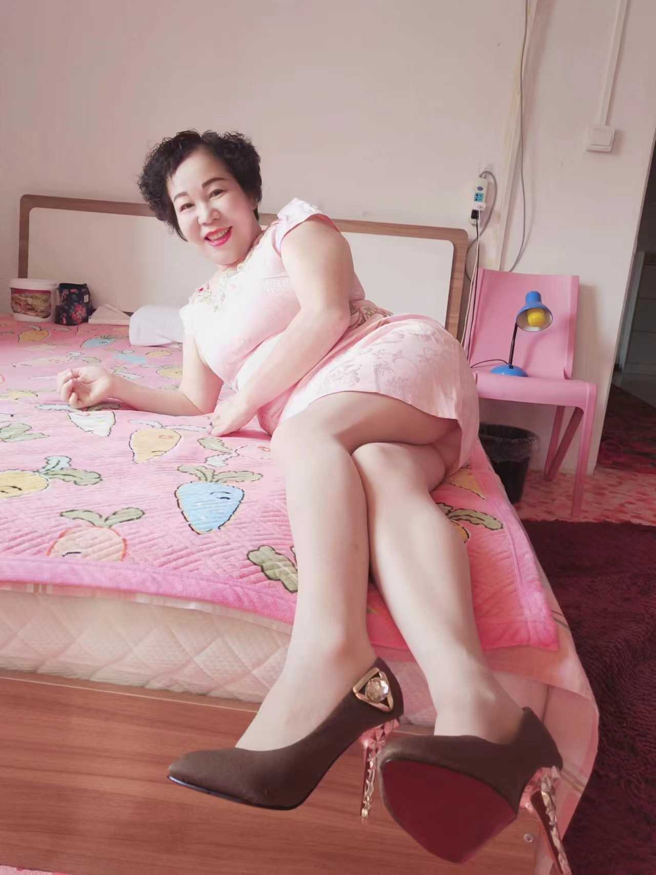 服务热情的熟女