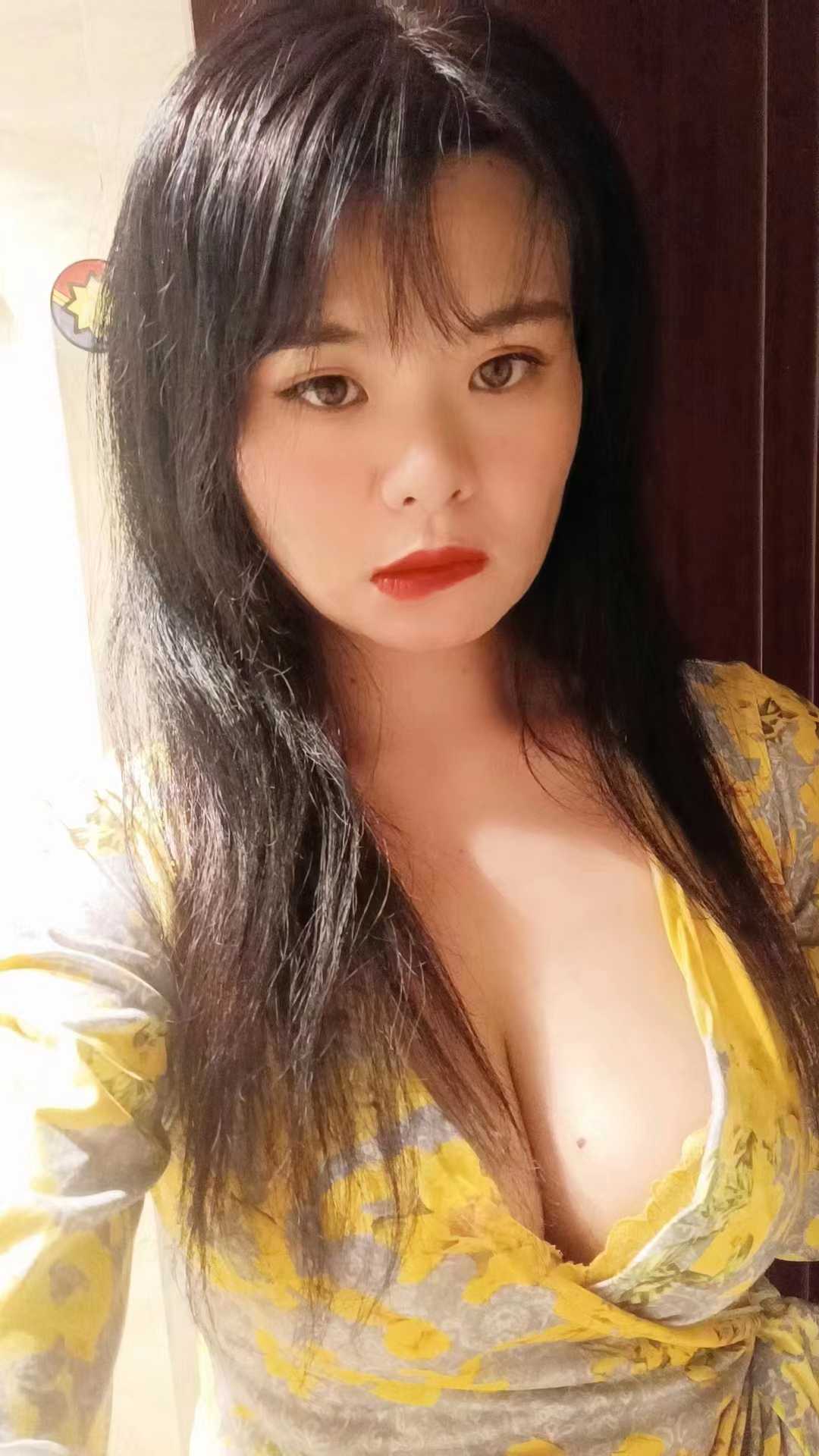 她很配合姿势随便换