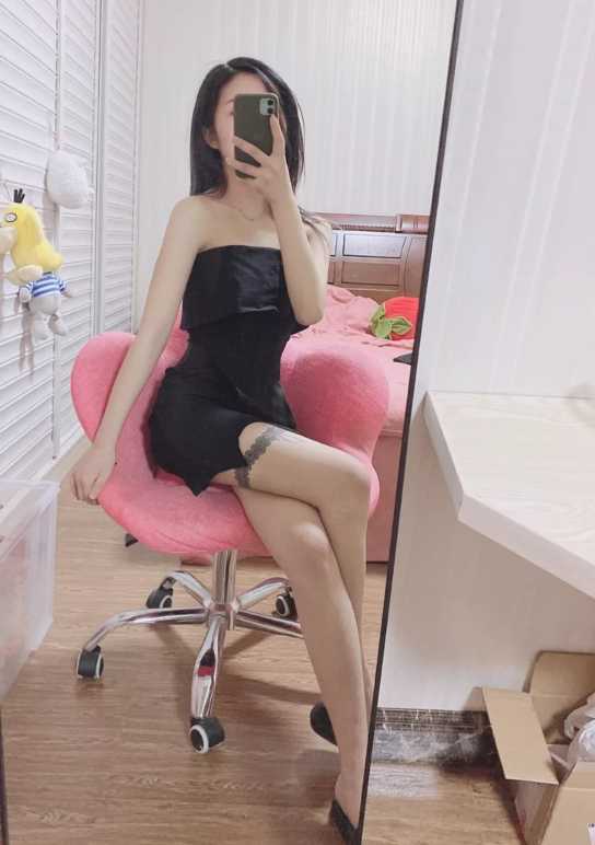 约战性感美女小老板