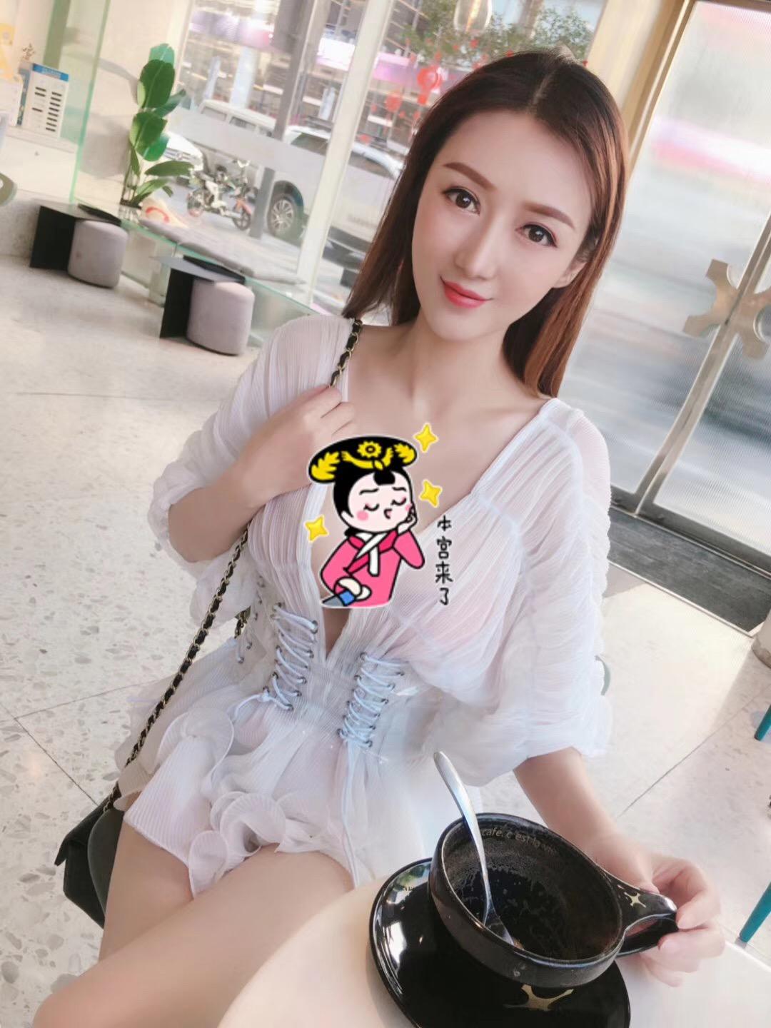 白嫩长腿妹子