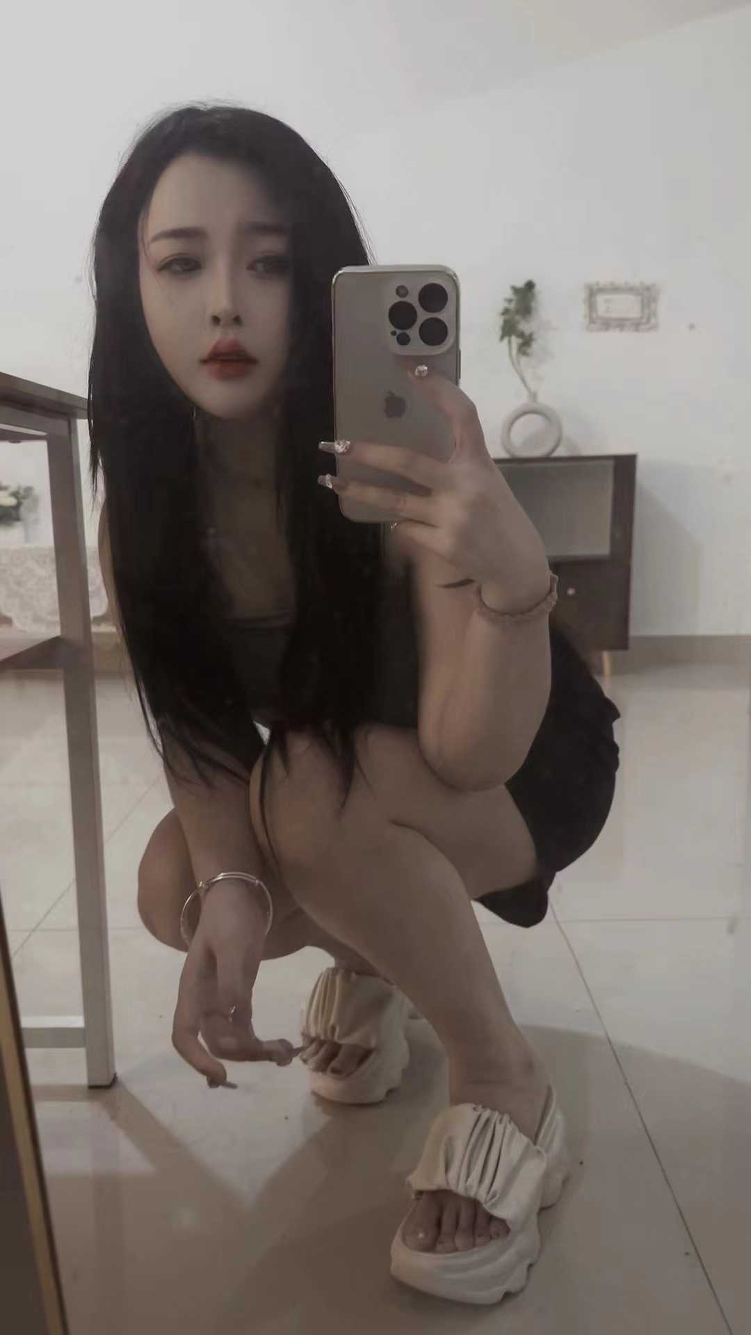 服务一流的年轻漂亮小妹