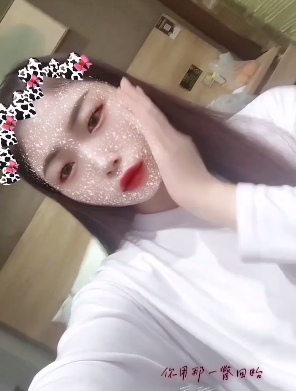颜值还可以身材好，大长腿