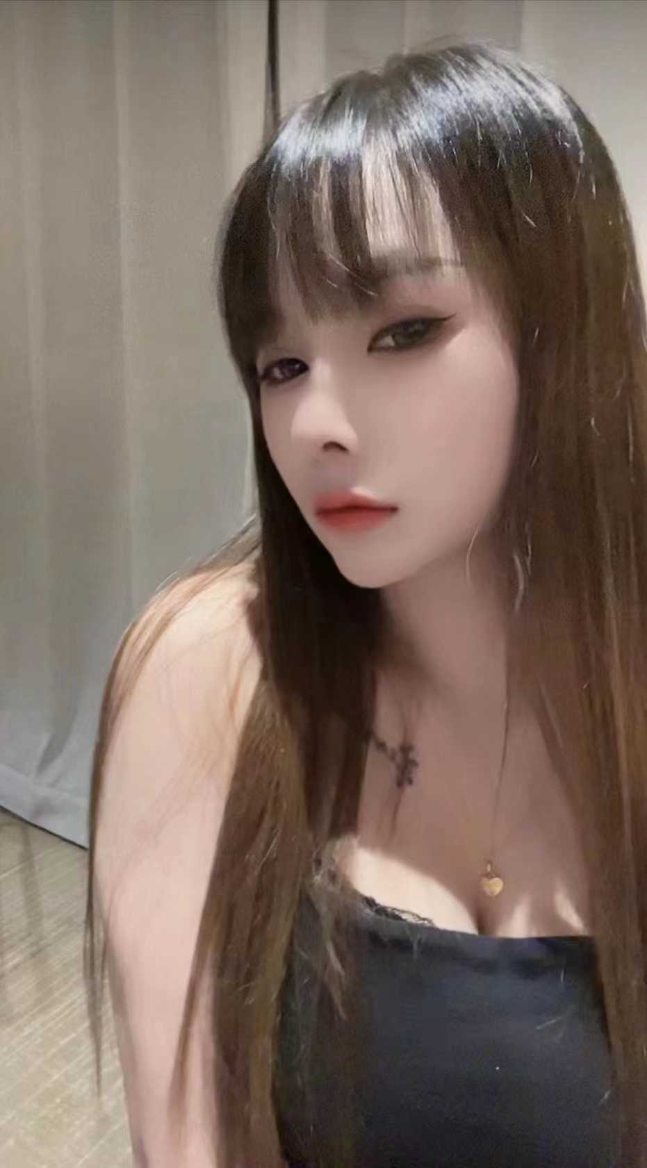 吐舌头特别有劲，直接触电的感觉