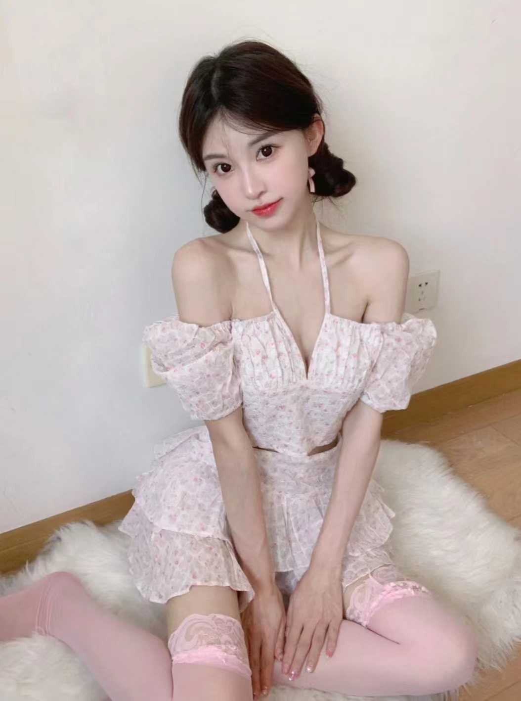 年轻超级嫩的妹子