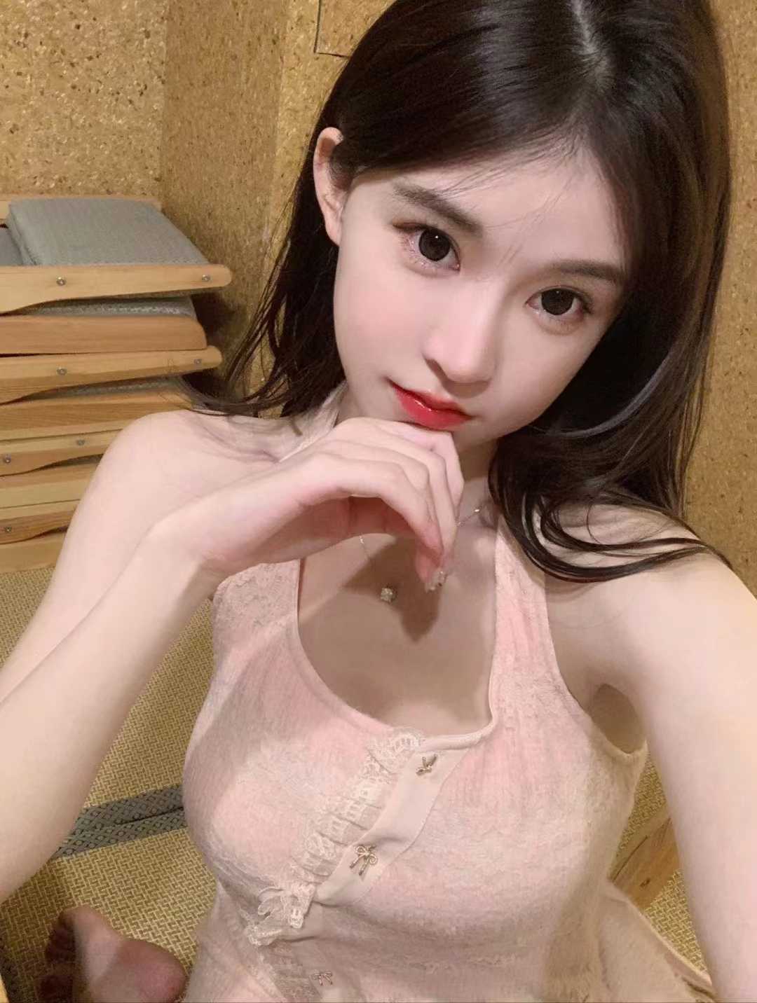 年轻超级嫩的妹子