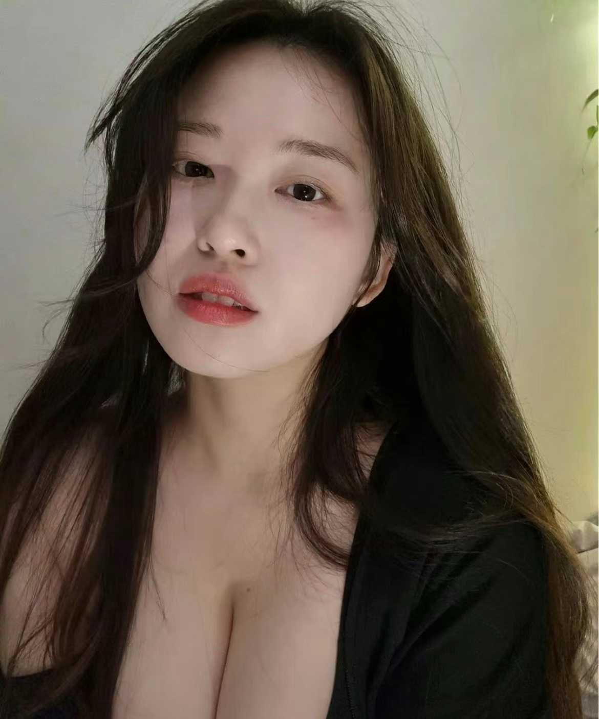 小姐姐胸很大人很美