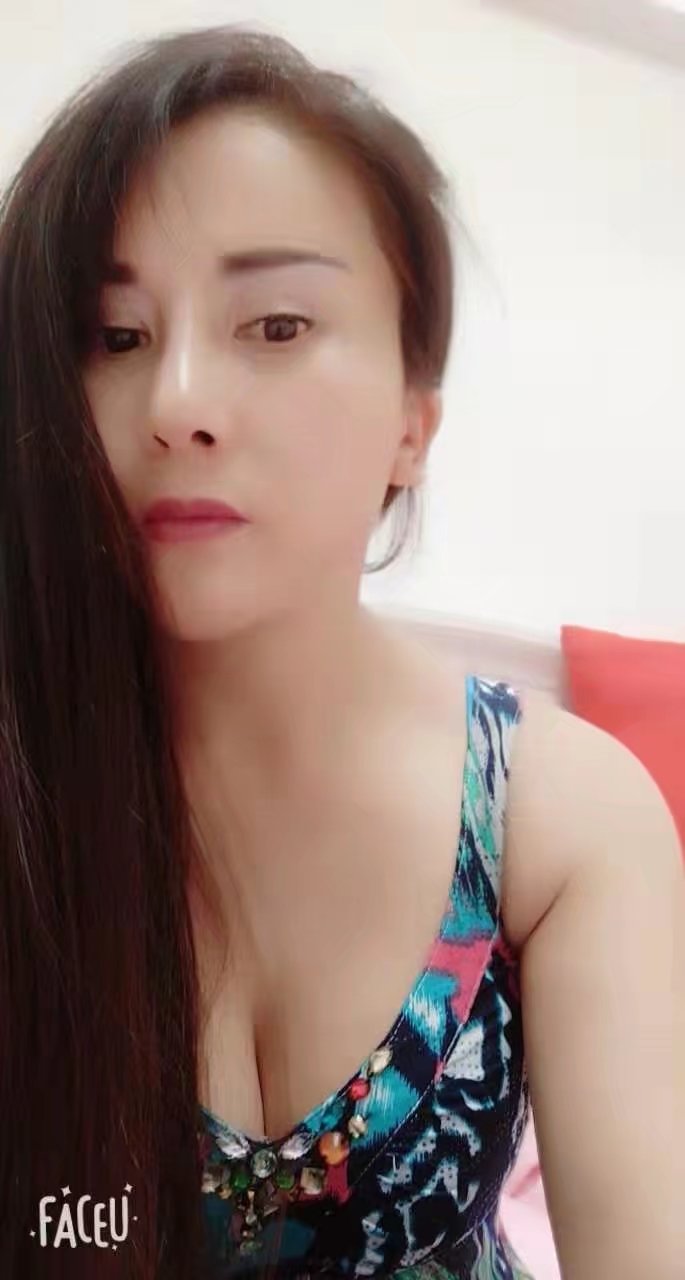 小姐姐自己的公寓,环境好,很温馨。配合度也很棒,不机车。到时提前联系