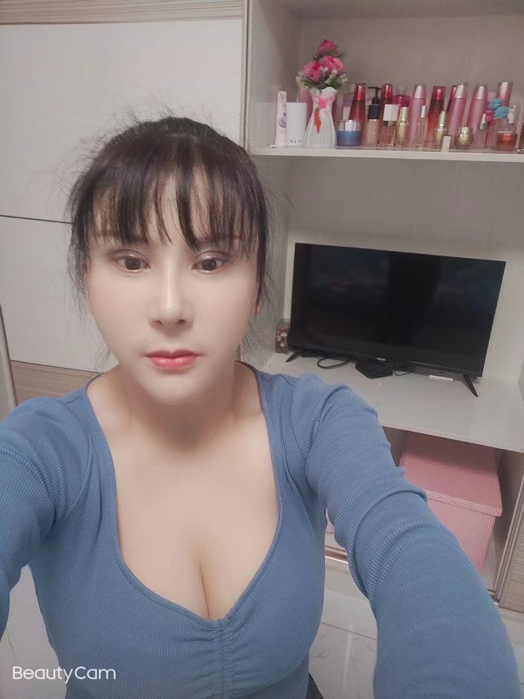 小姐姐自己的公寓,环境好,很温馨。配合度也很棒,不机车。到时提前联系