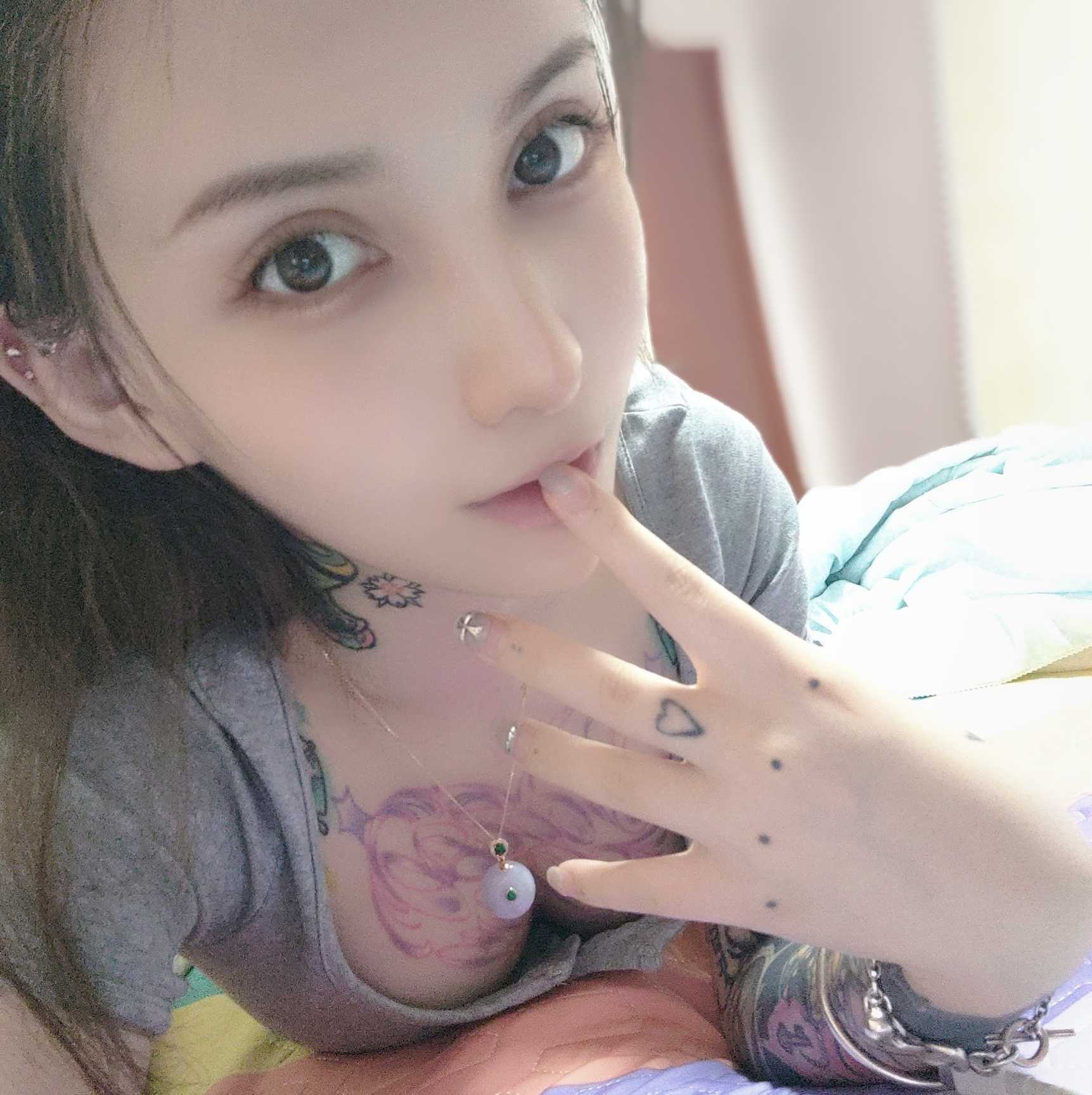 有纹身的性感美女