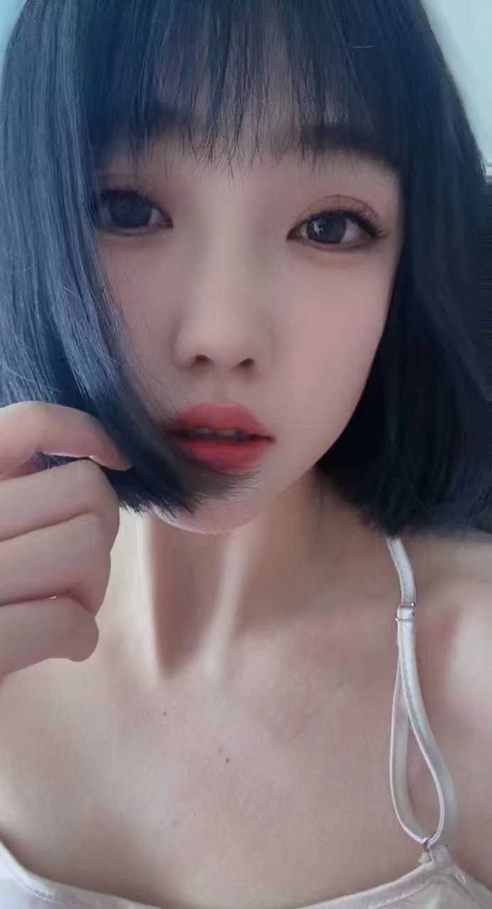 身材一级棒,胸一只手根本抓不住