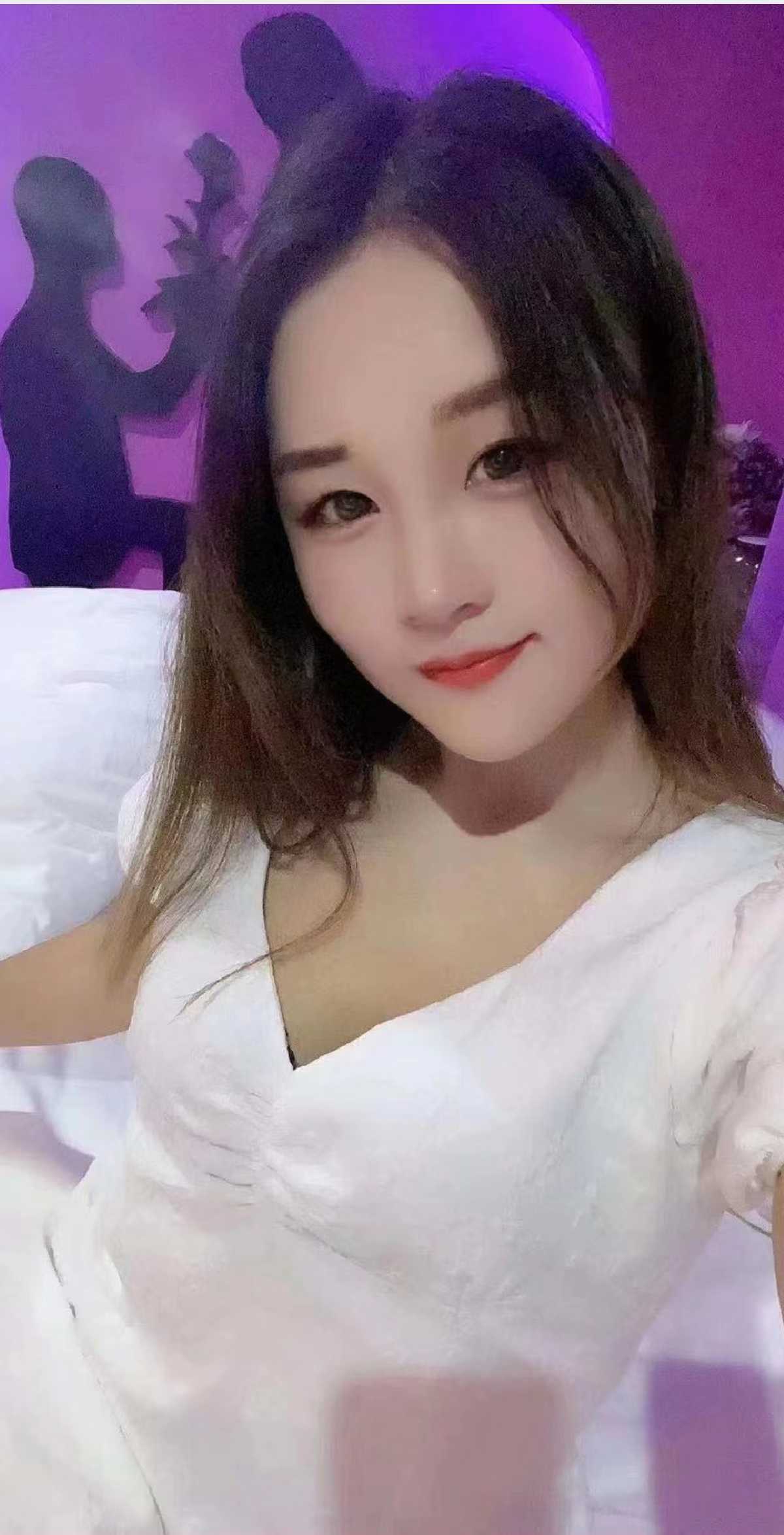胸大屁股翘，服务一流