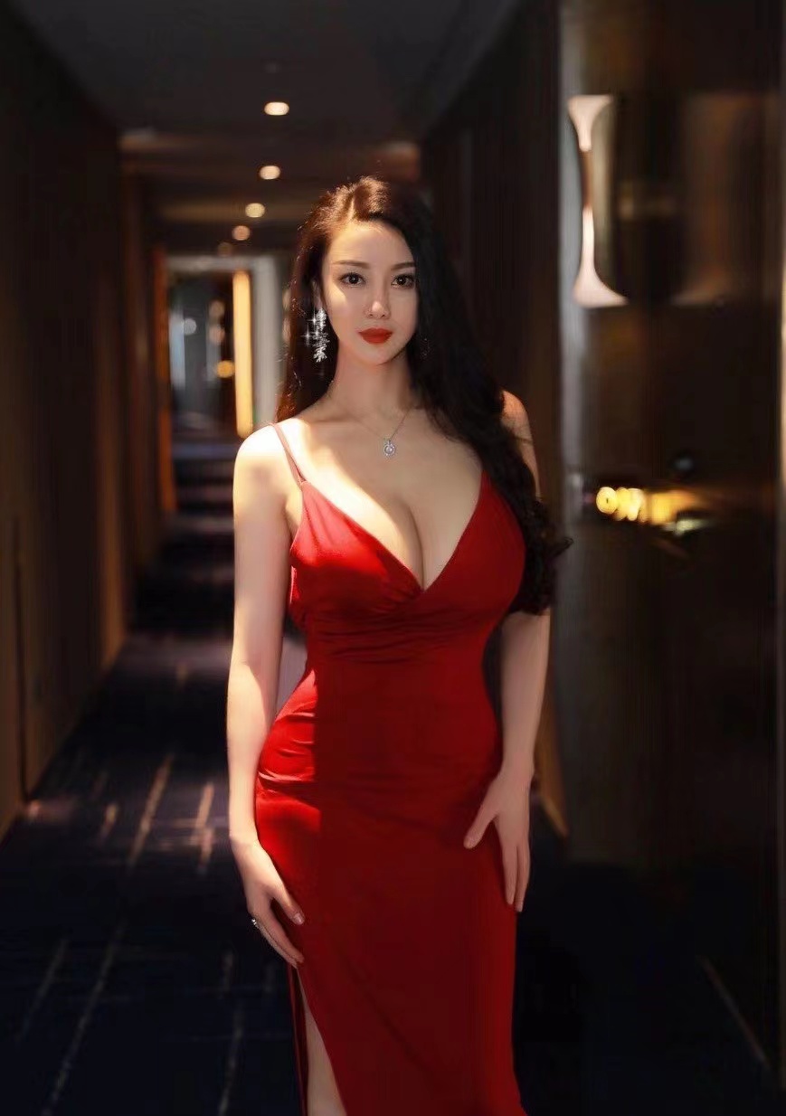 美丽大胸美女值得试试