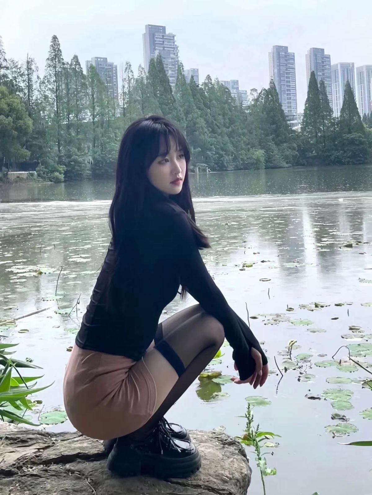 高高撅起来让你尽情插入 大胸妹妹