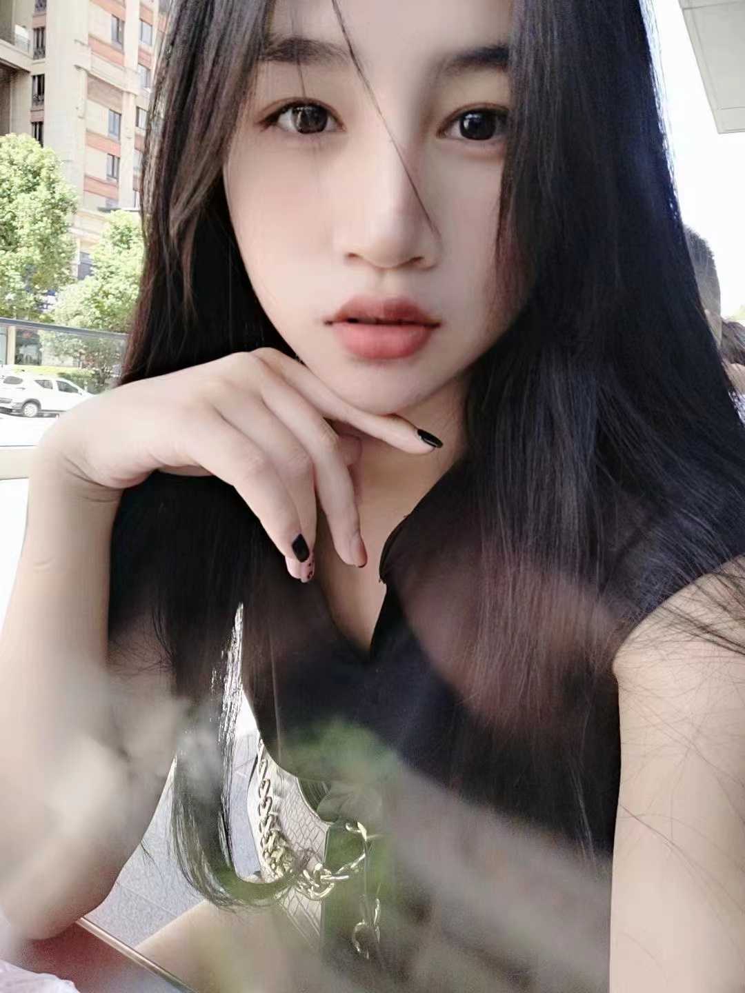 甜美漂亮的小姐姐