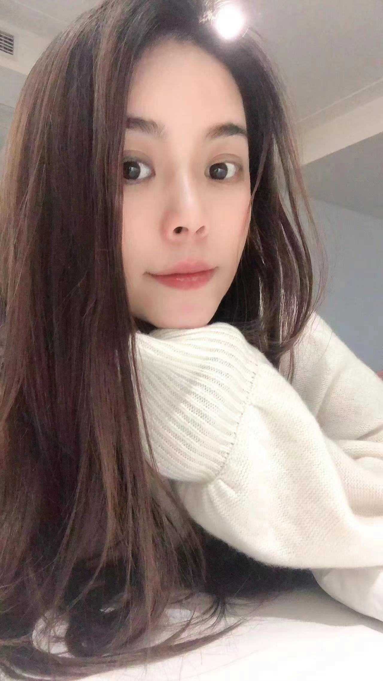 美丽女生漂亮大方