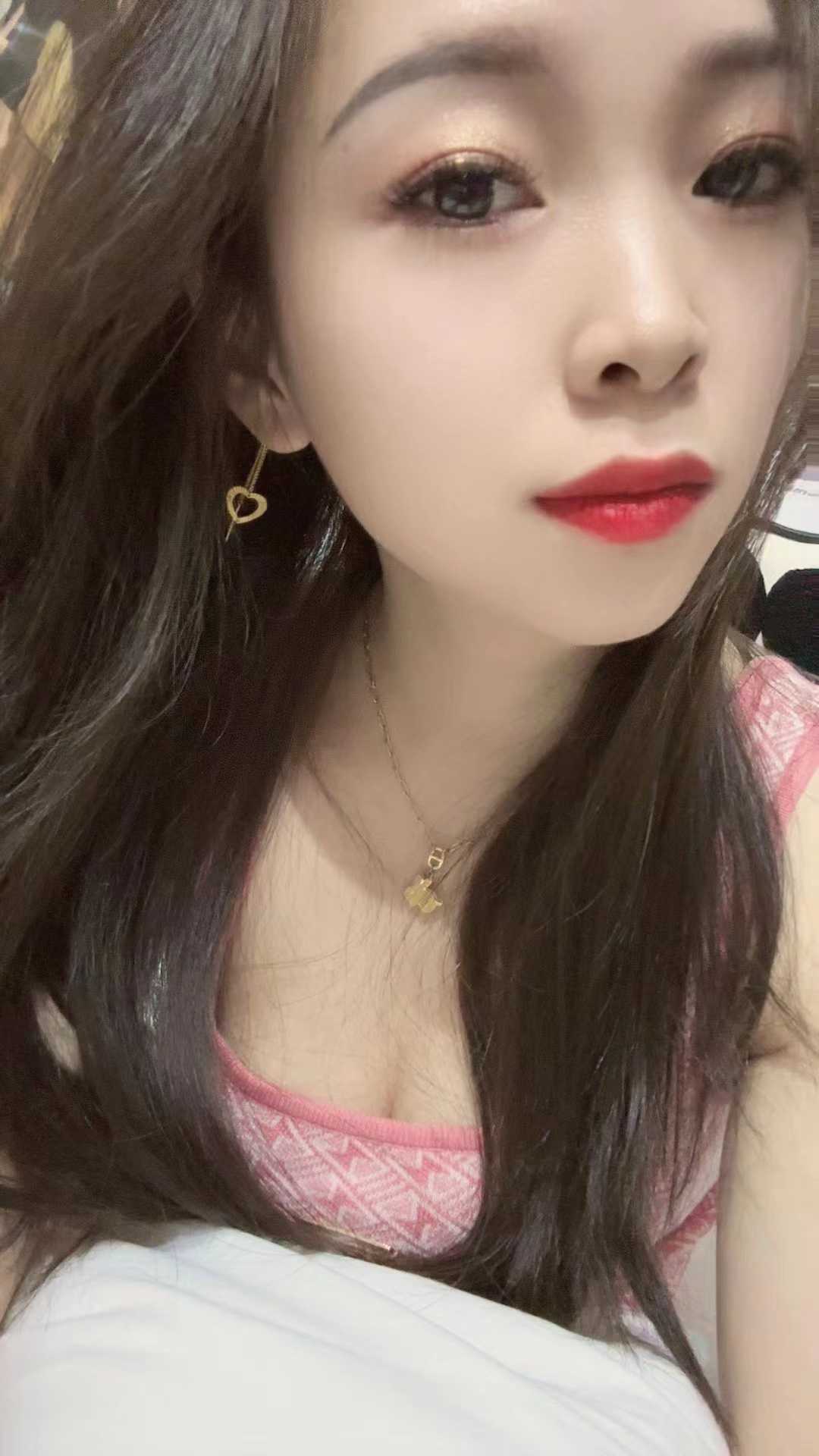 20出头的小姐姐