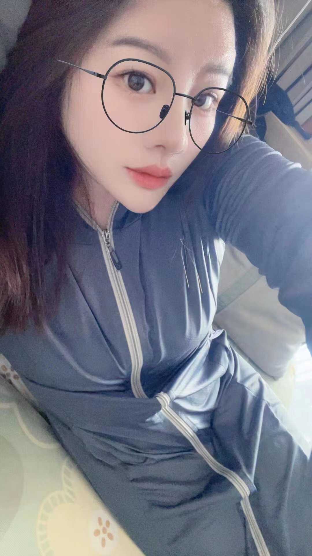 大波浪蕾丝小姐姐果果