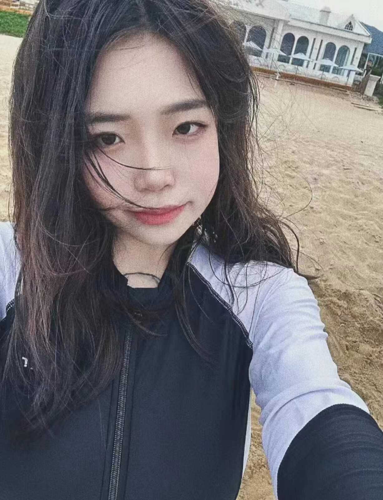 很年轻的妹子一位