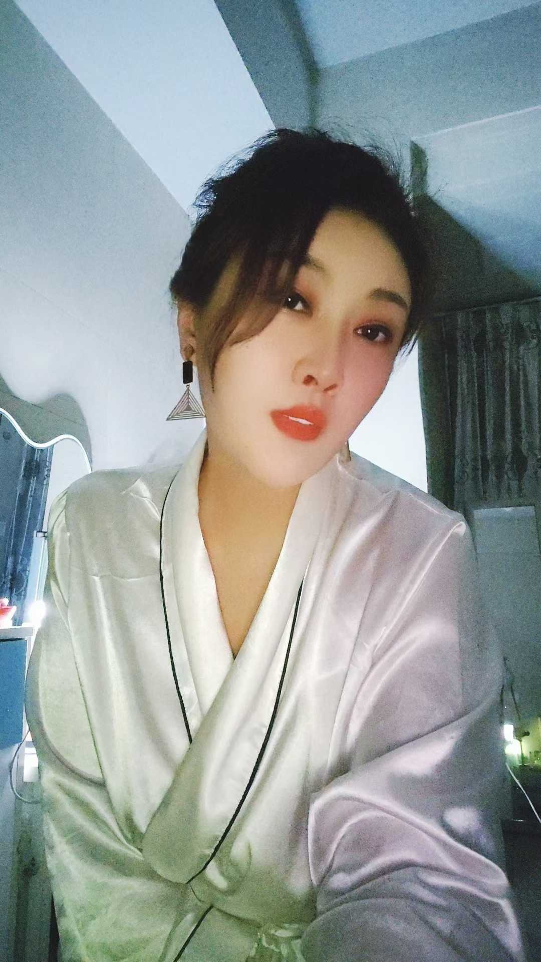 很适合卸货的少妇