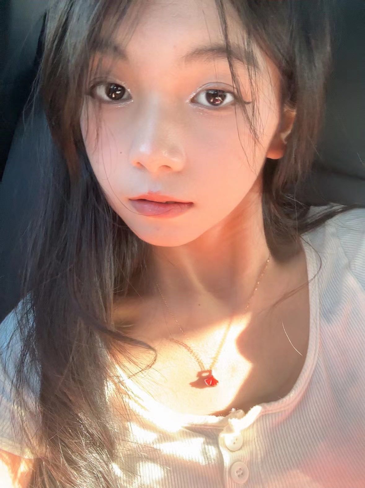 本人 18 来自广东 跟父母在这边 我读书 赚学费