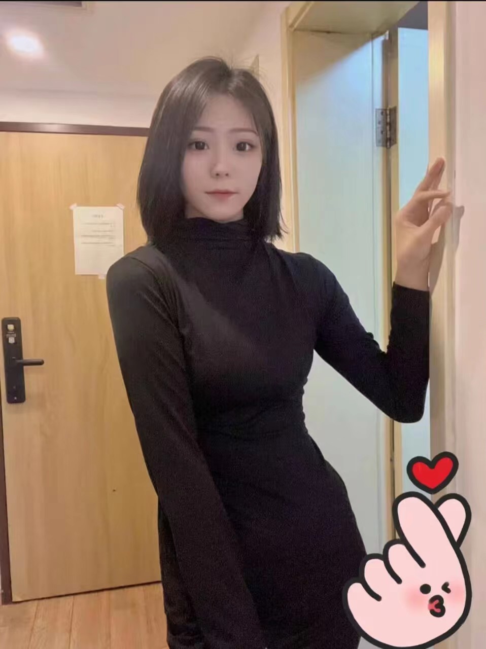 身材娇小的妹子一位