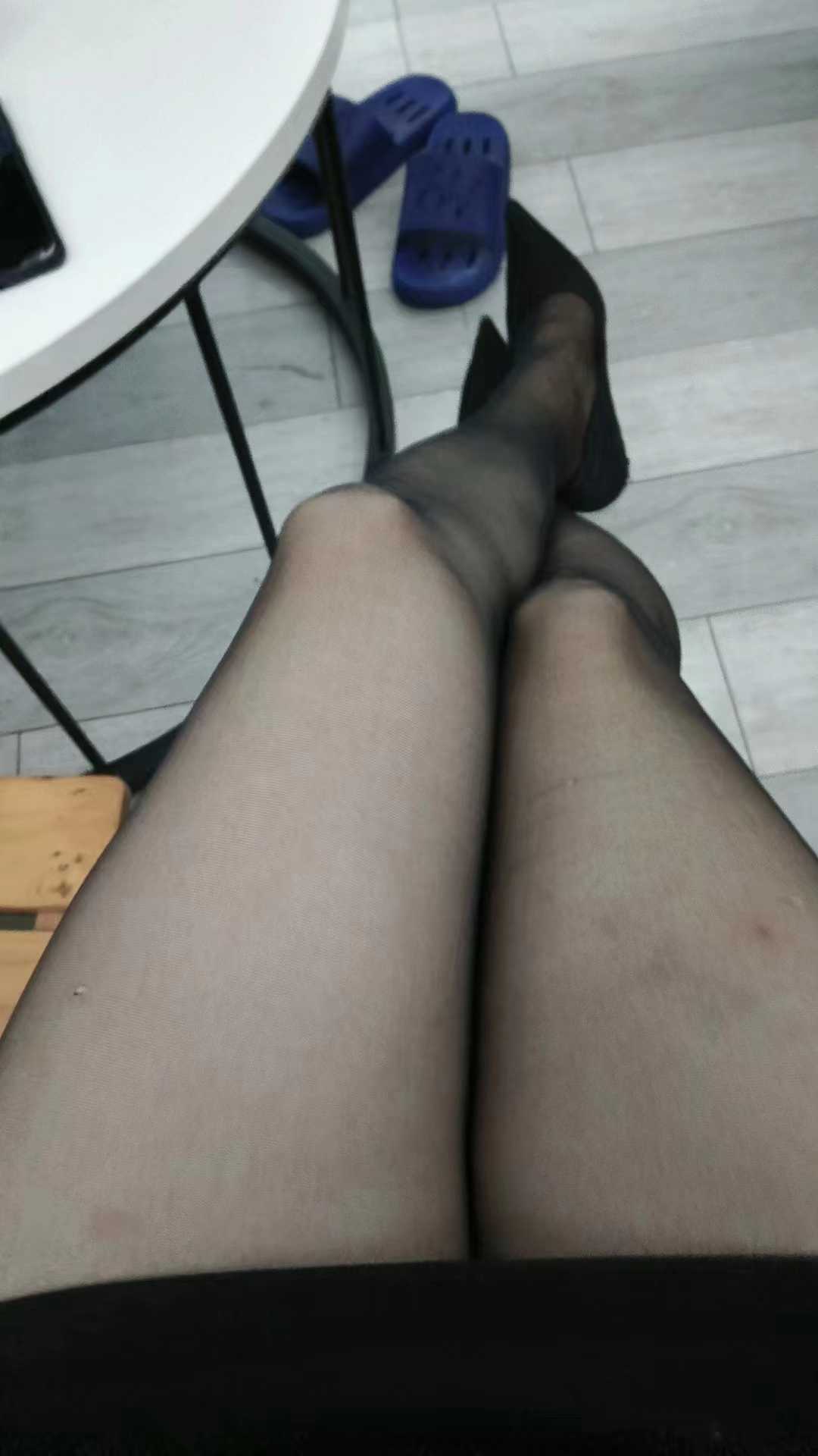 黑丝诱人少妇