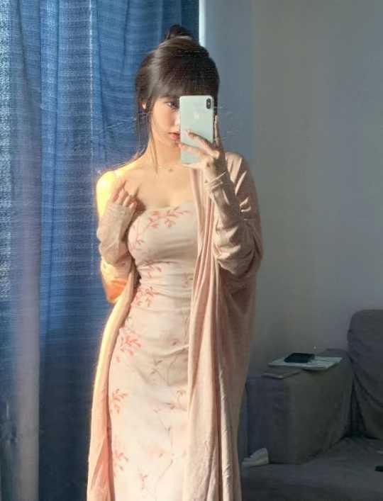 年轻貌美小姐姐