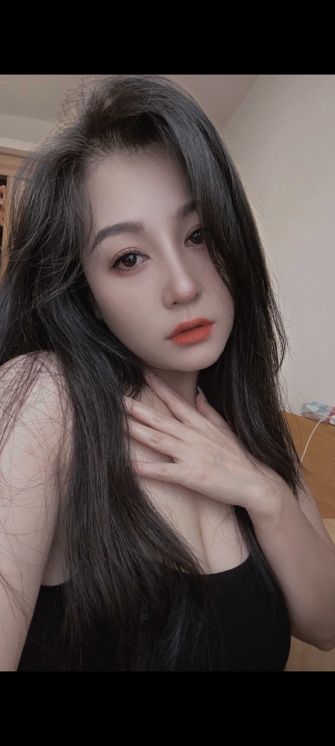 颜值超棒身材不错的妹子
