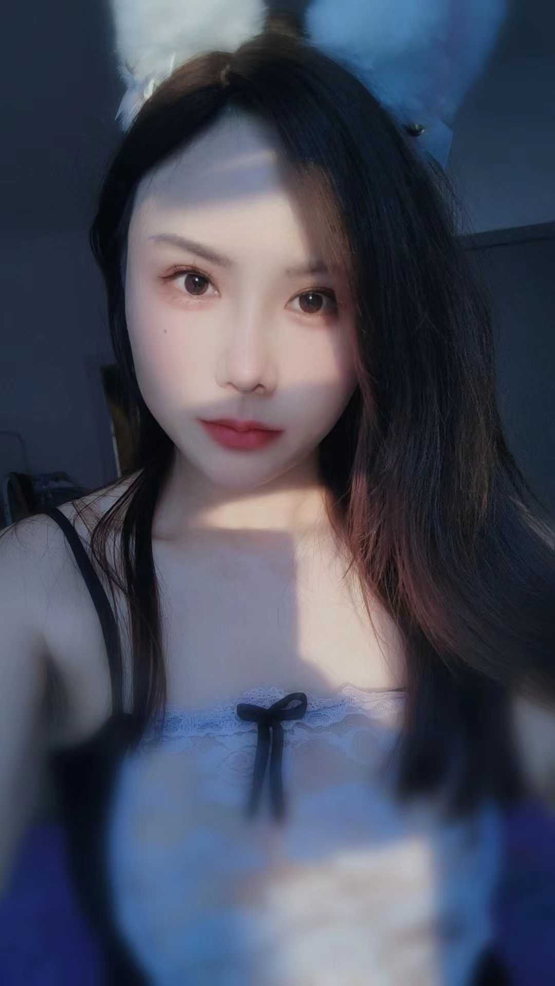 颜值身材都很不错的妹子