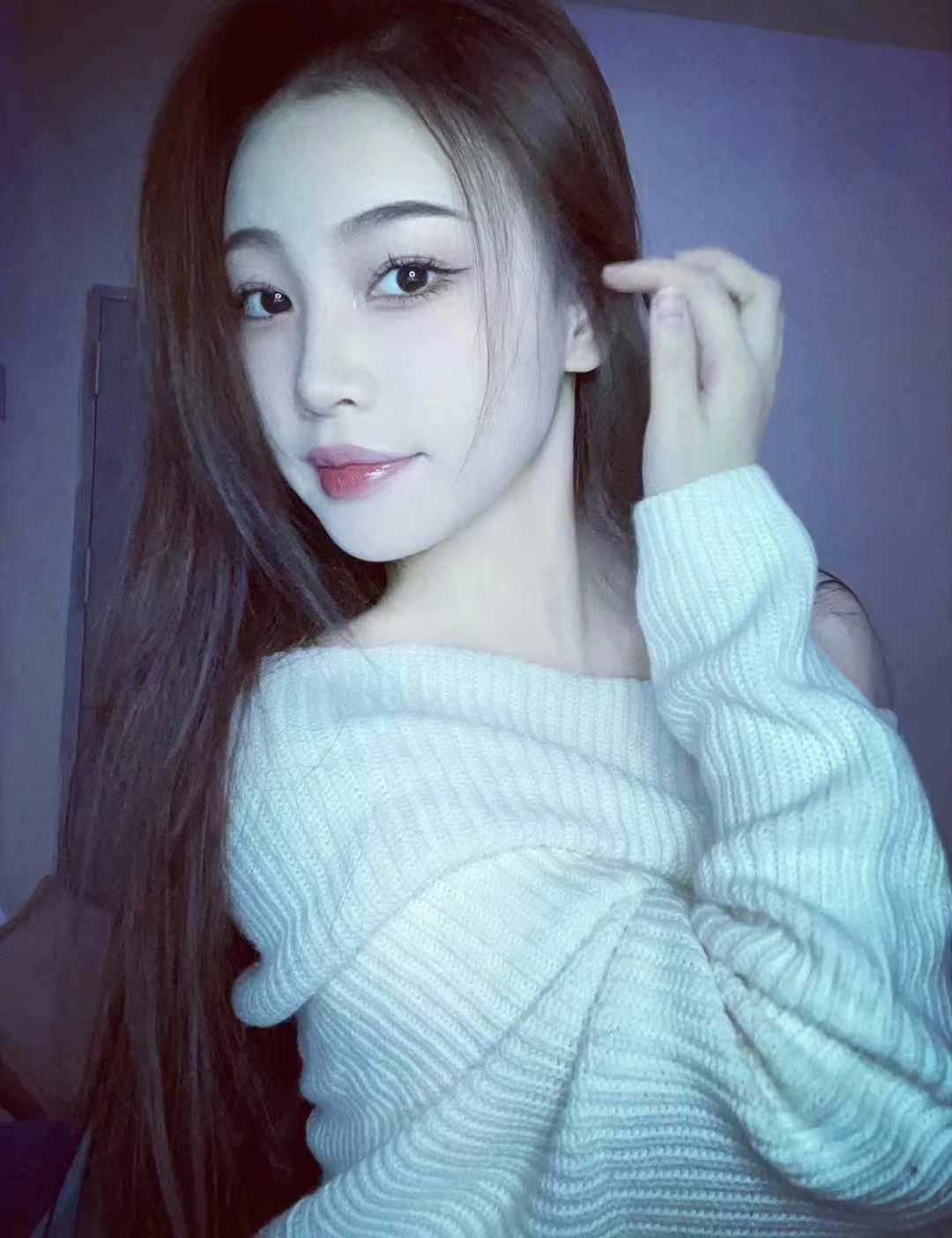 挺Sao的一个妹子