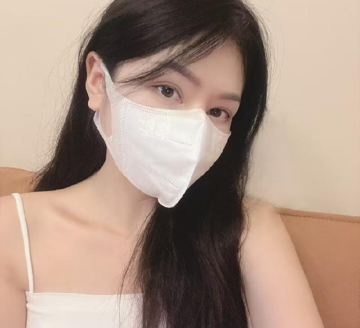 江夏肉感白皙的美妞