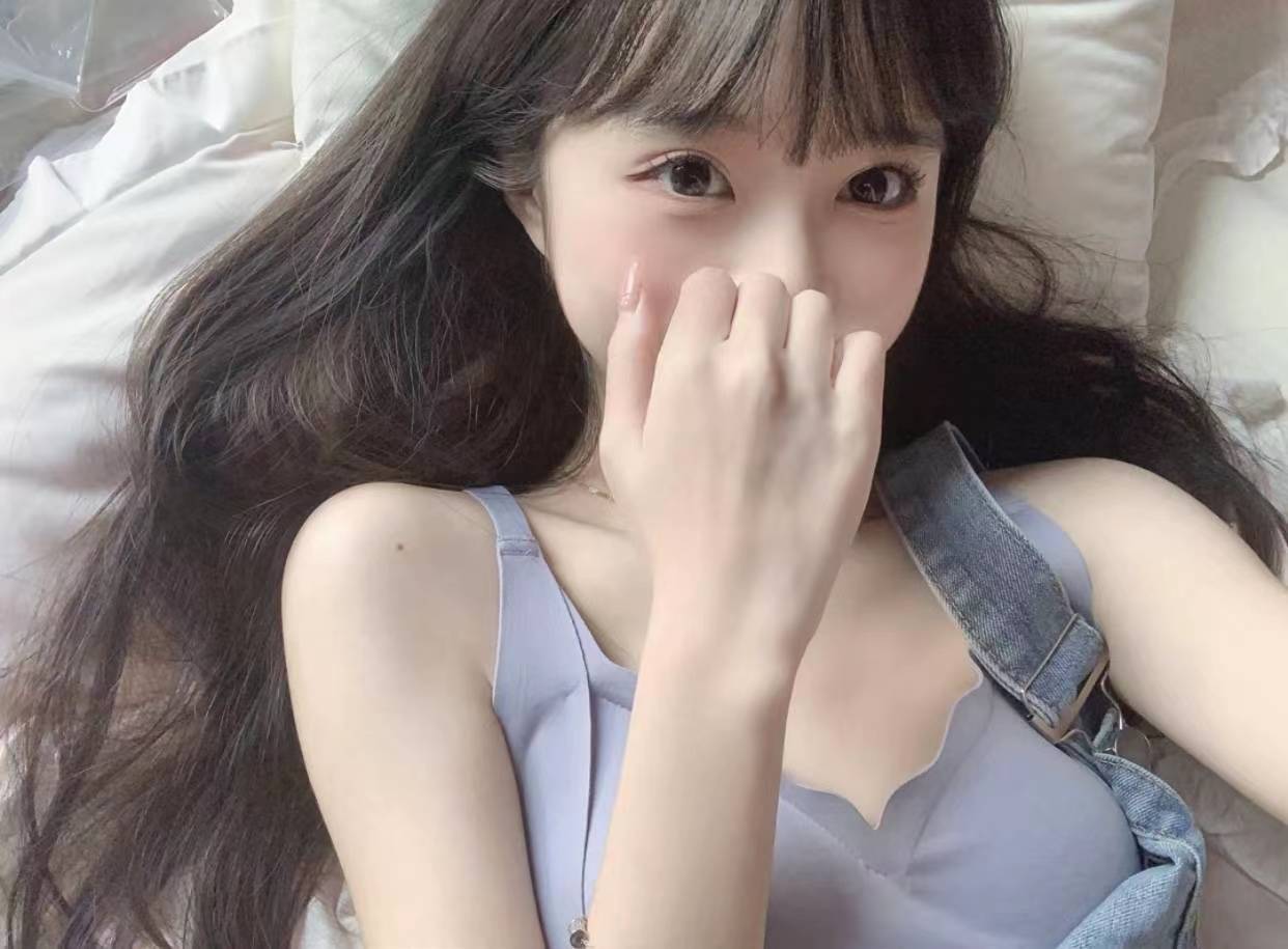 粉嫩萝莉会一字马