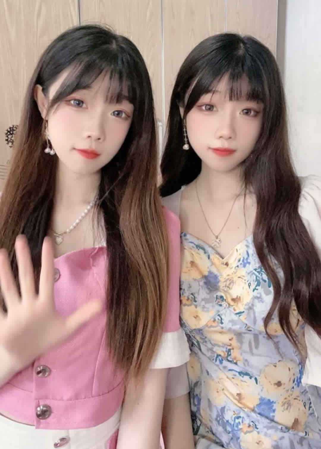 网上看到的一对配合度很高的小妹妹