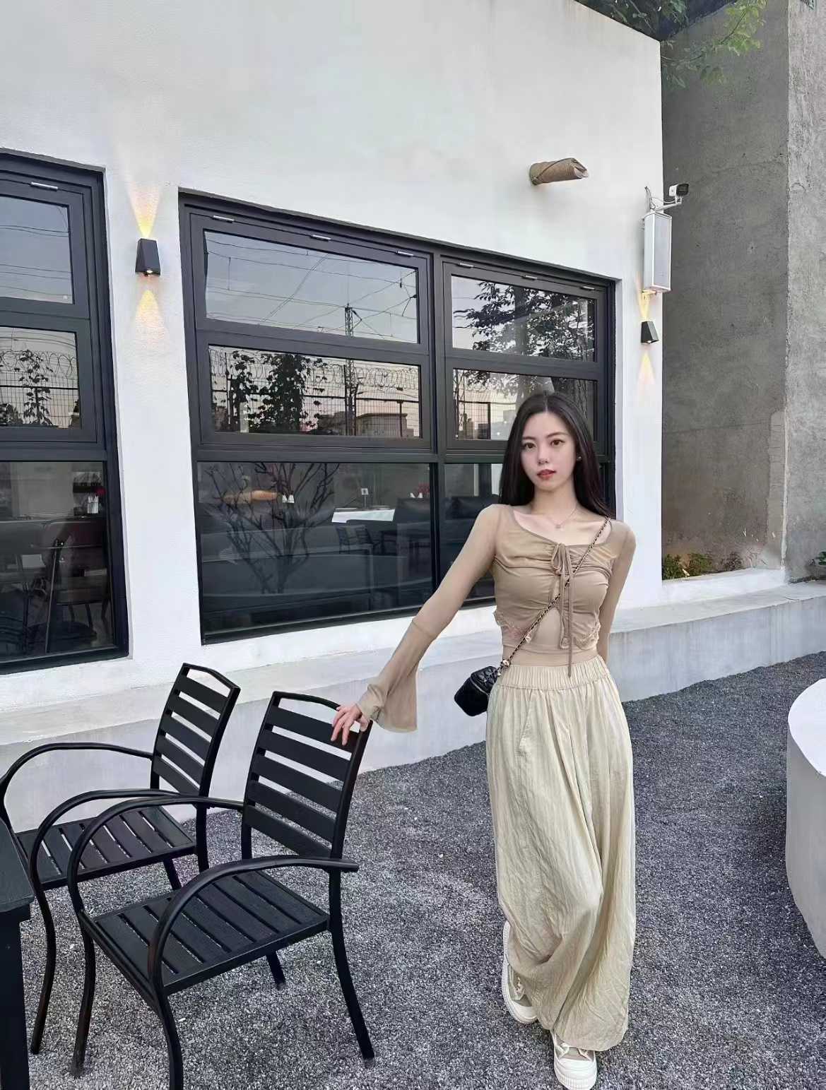 年轻漂亮的小姐姐