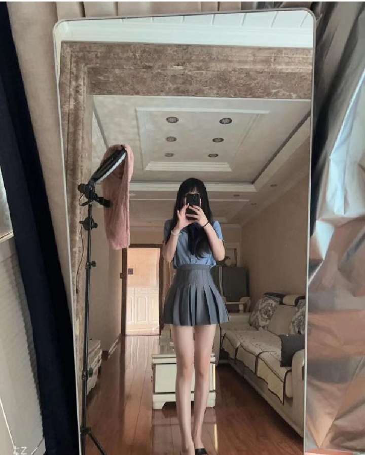 西门高颜值嫩妹依依