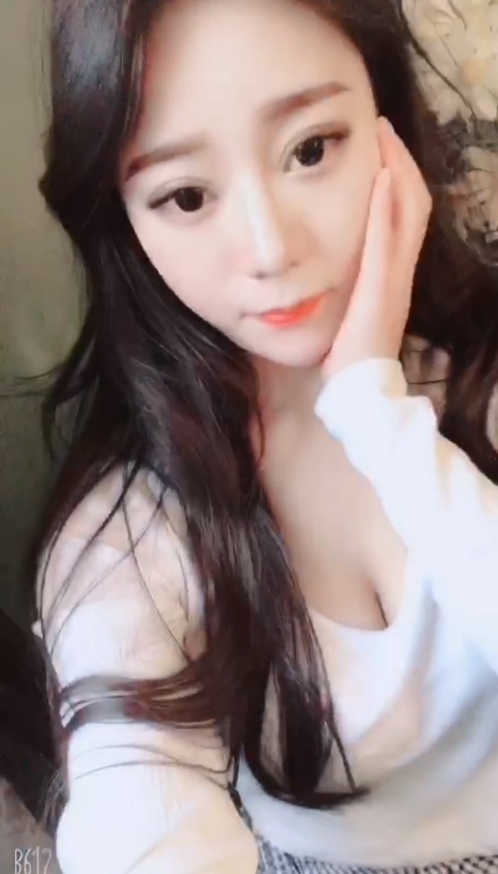 祁门白嫩风情小姐姐