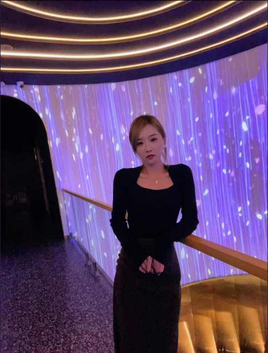 谷德丝袜美腿嫩妹天然呆