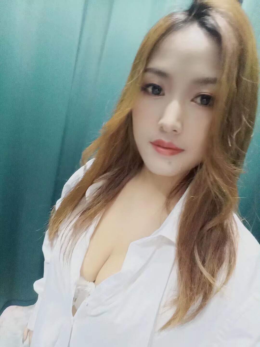 丰满柔情妩媚少妇